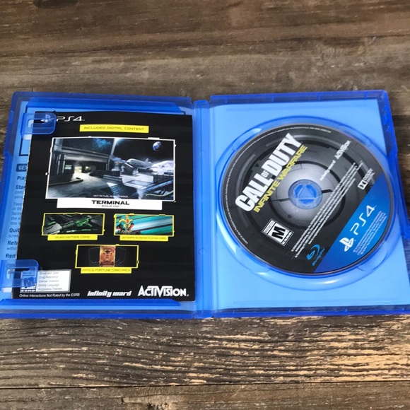 PS4 CALL OF DUTY INFINITE WARFARE LEGECY EDITION - Picture 3 of 3